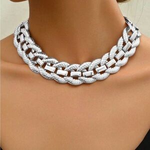 Elegant Silver Women's Necklace